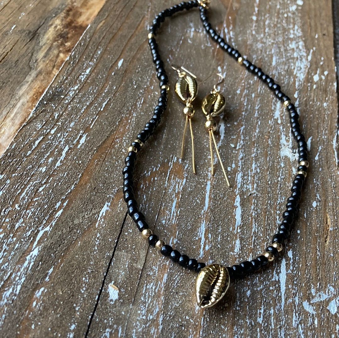 Gold Cowry Point Set