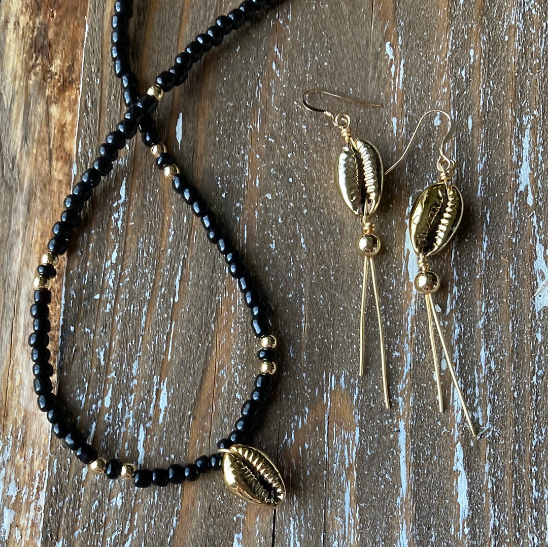 Gold Cowry Point Set
