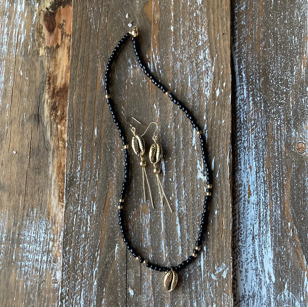 Gold Cowry Point Set
