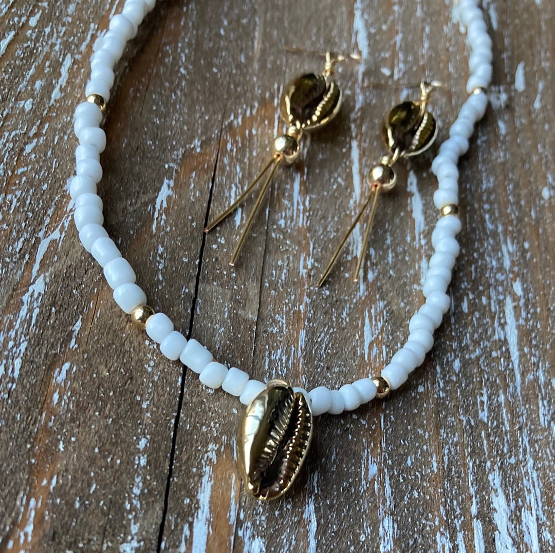 Gold Cowry Point Set