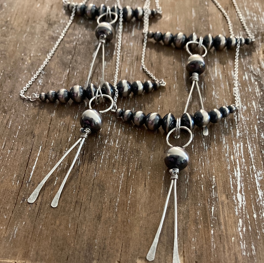 Navajo Pearl Pearly Point Bar Necklace