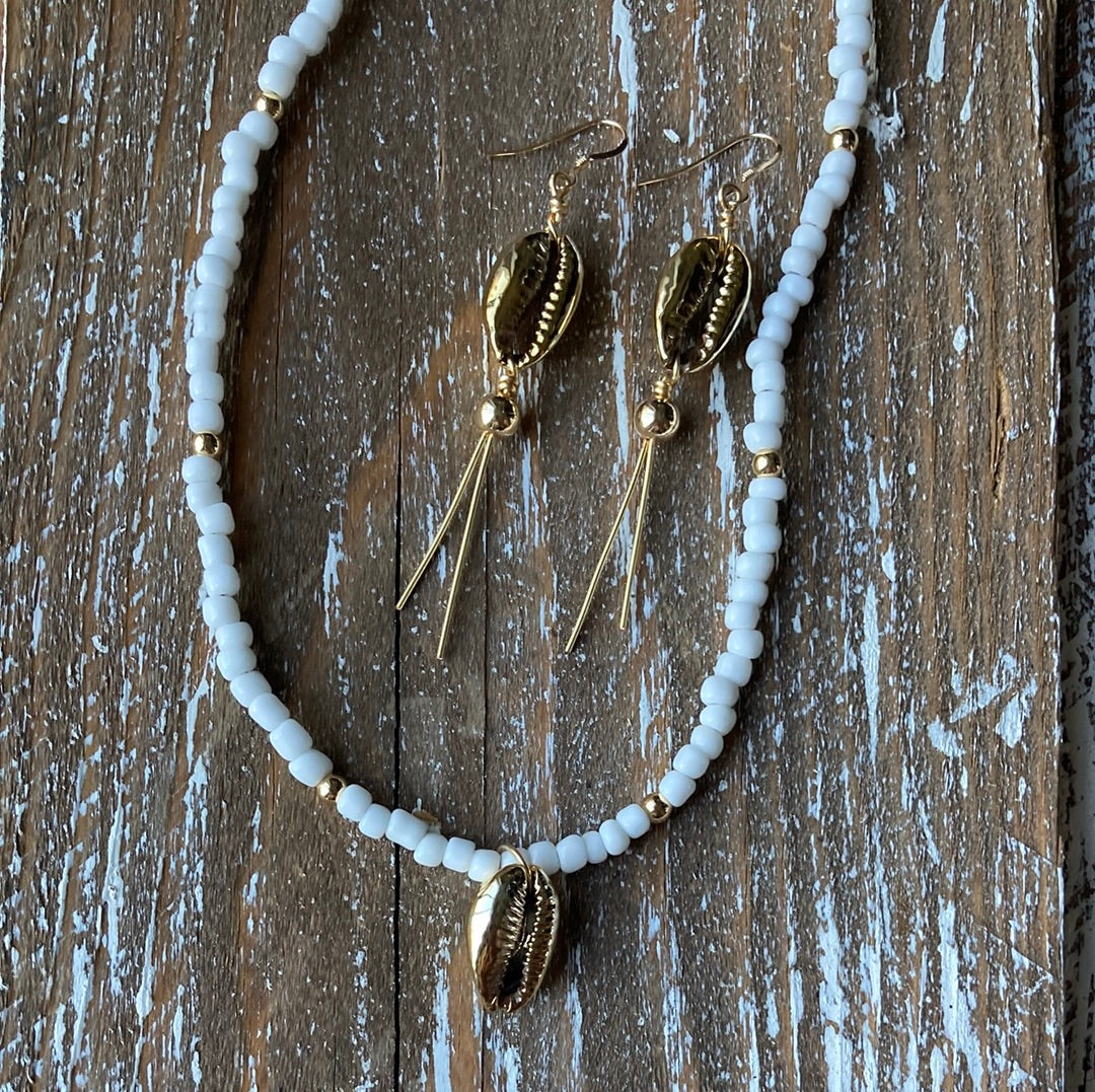 Gold Cowry Point Set