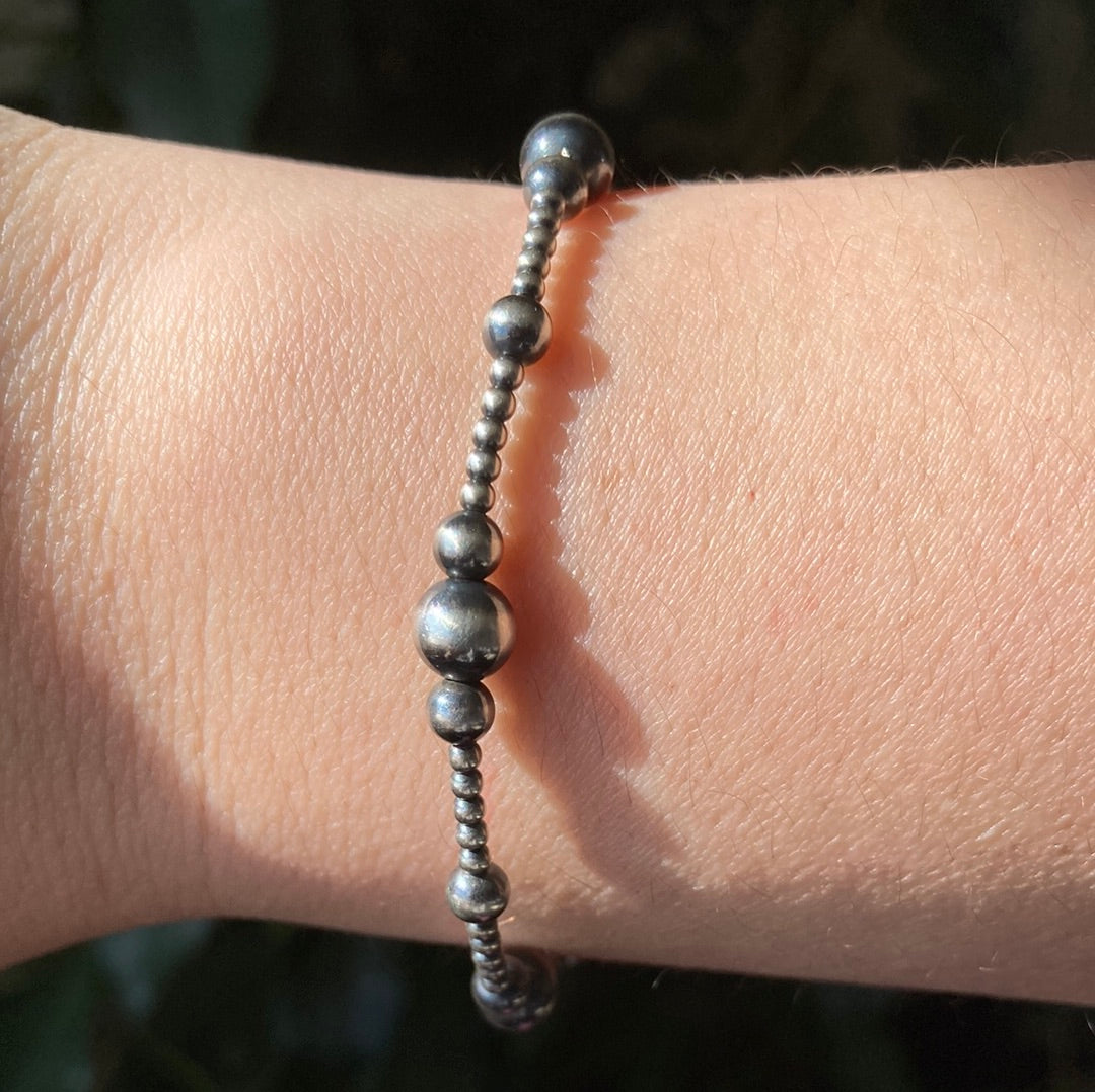 Stretchy thin Gradient Navajo Pearl Bracelet